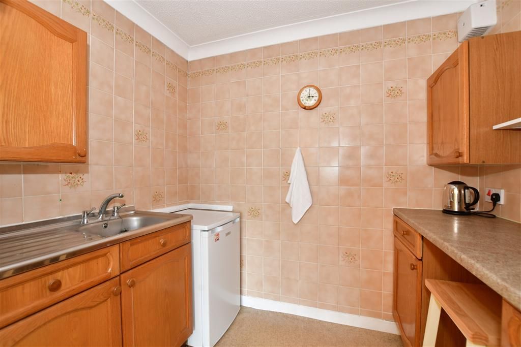 Property photo 3 of 9 Kitchen