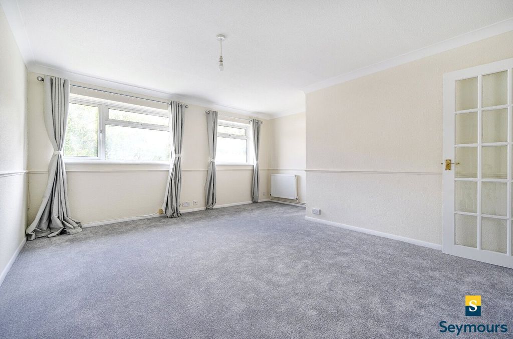 Property photo 2 of 14 Living/Dining Room