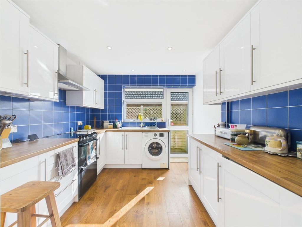 Property photo 2 of 17 Kitchen