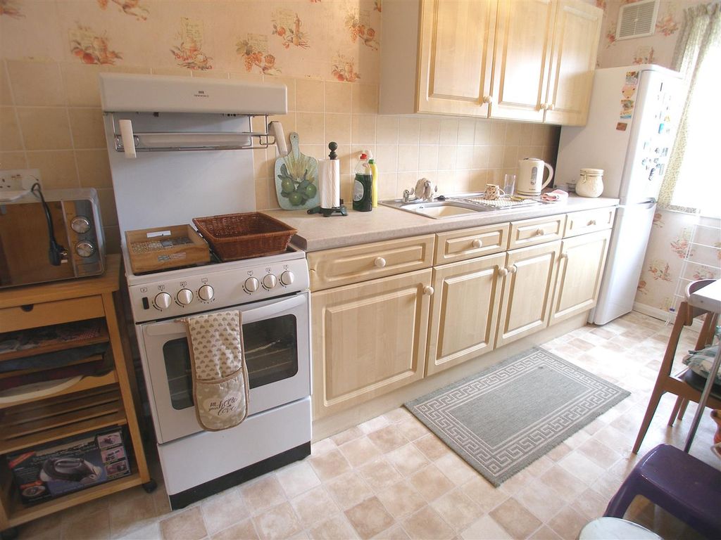 Property photo 2 of 16 Kitchen