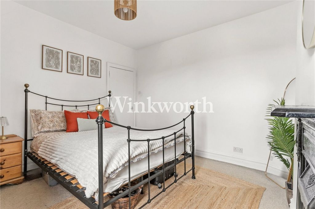 Property photo 3 of 8 Bedroom 1