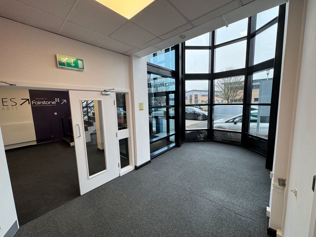 Property photo 1 of 8 Photo 8