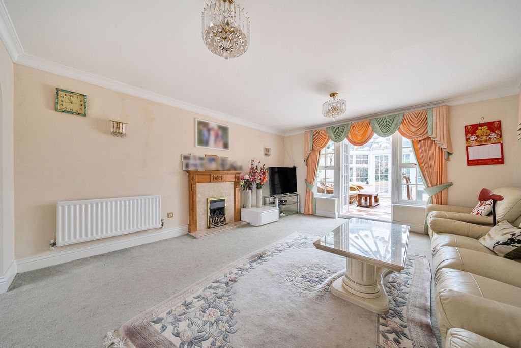 Property photo 2 of 22