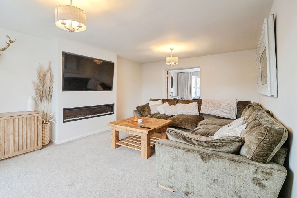 Property photo 3 of 19 Pbox-Img.Jpg