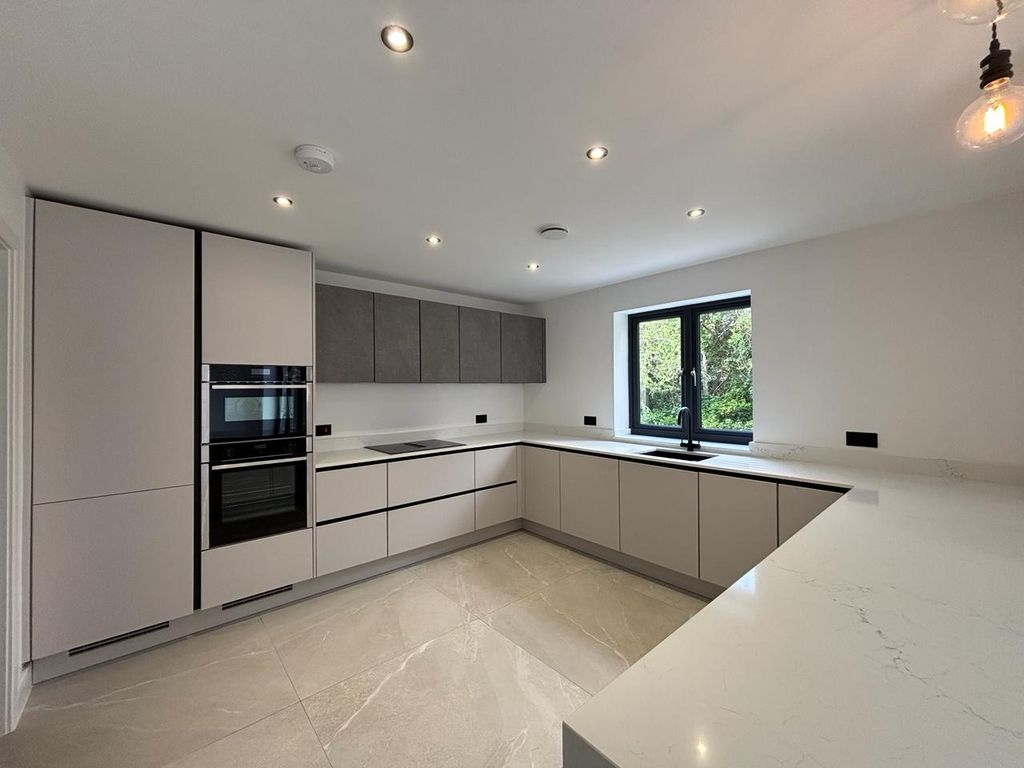 Property photo 3 of 15 Kitchen