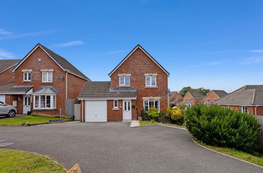 Property photo 2 of 34