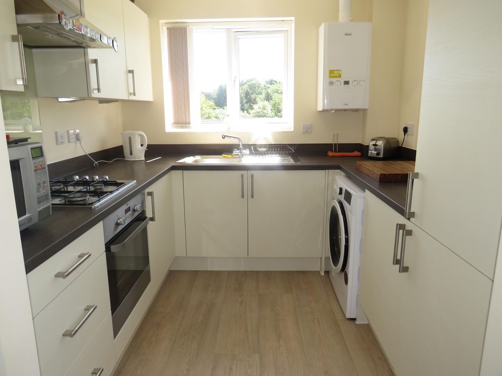 Property photo 2 of 7 Kitchen