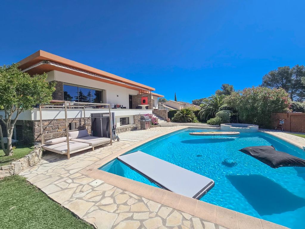 Property photo 2 of 21