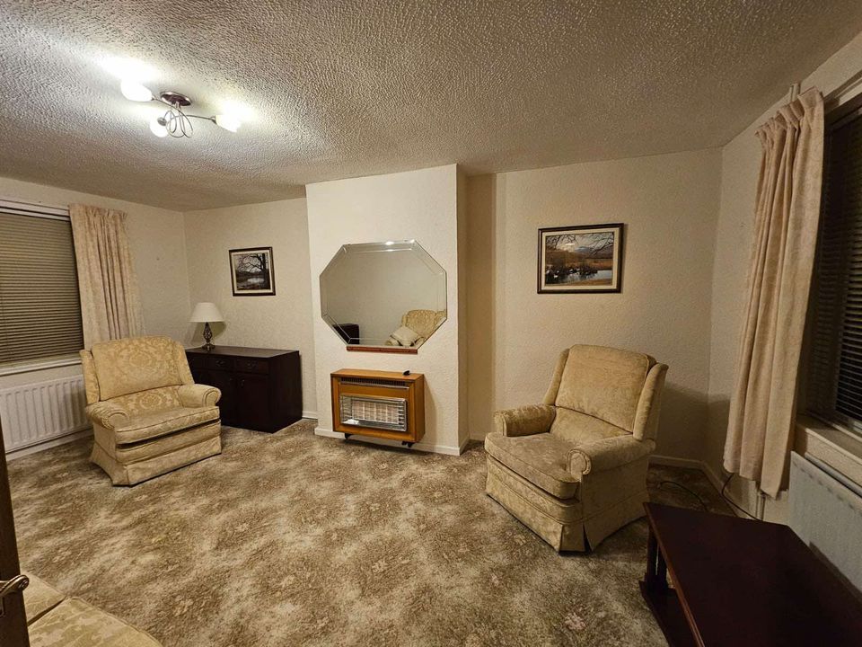 Property photo 3 of 21 2 Rotherfield 2