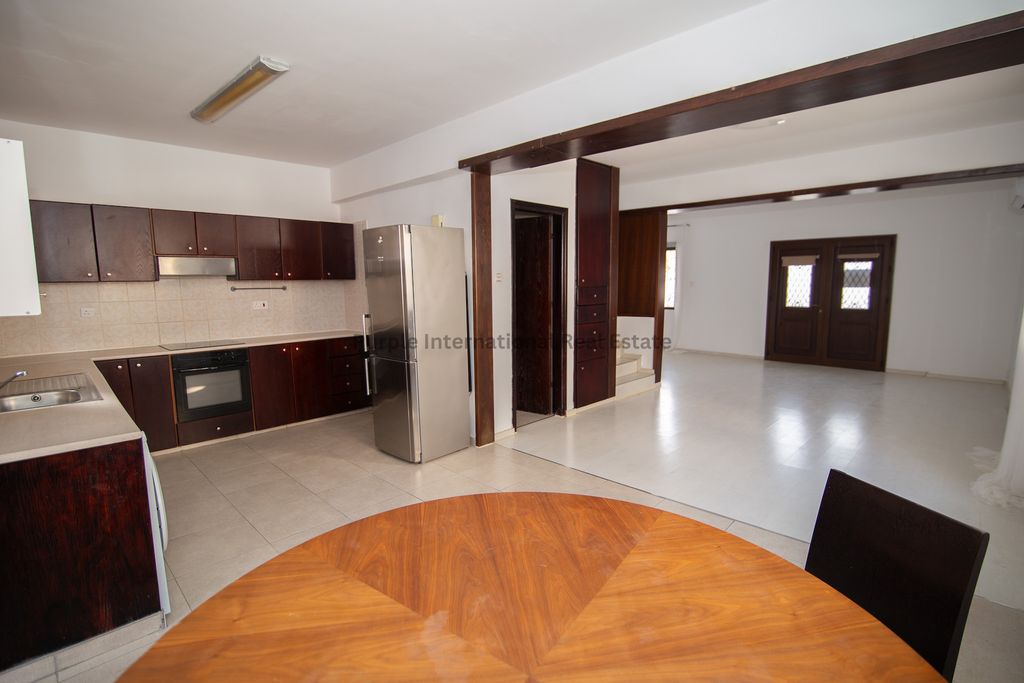 Property photo 2 of 31