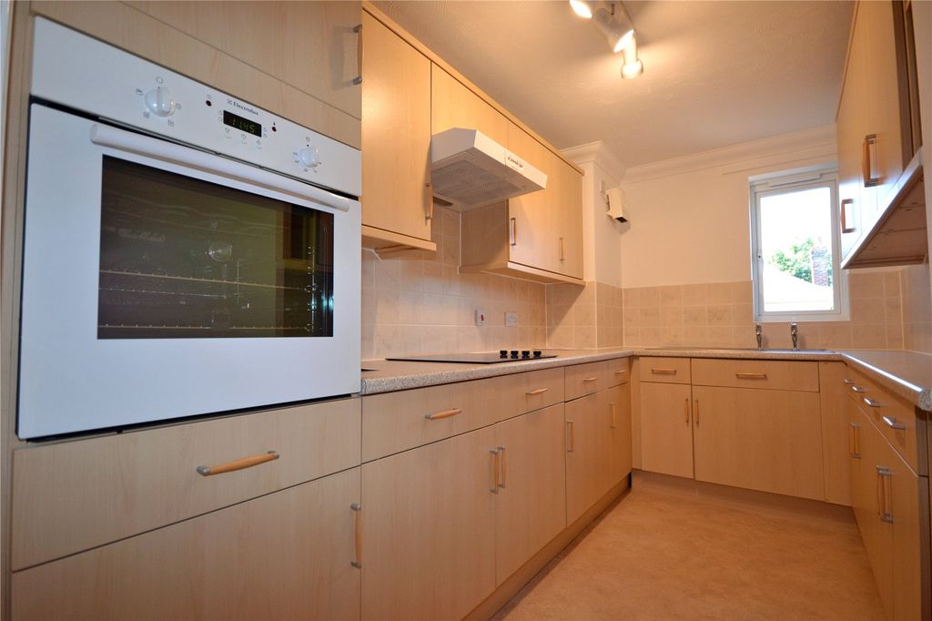 Property photo 3 of 12 Kitchen