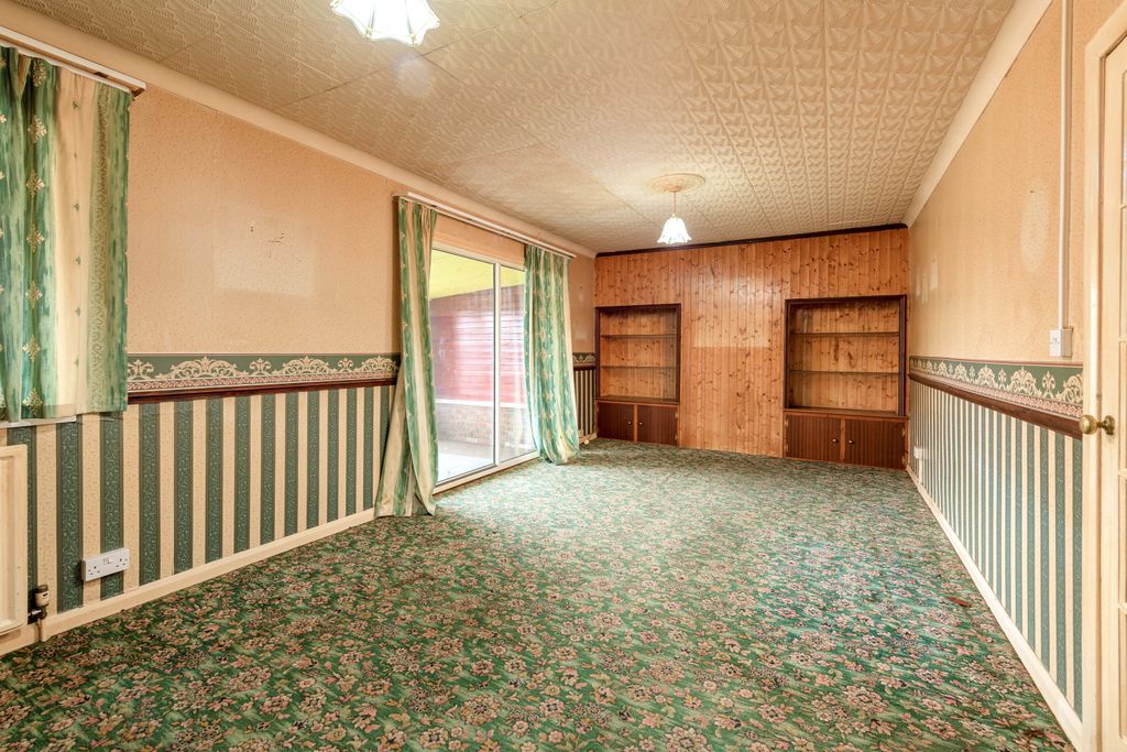 Property photo 2 of 19