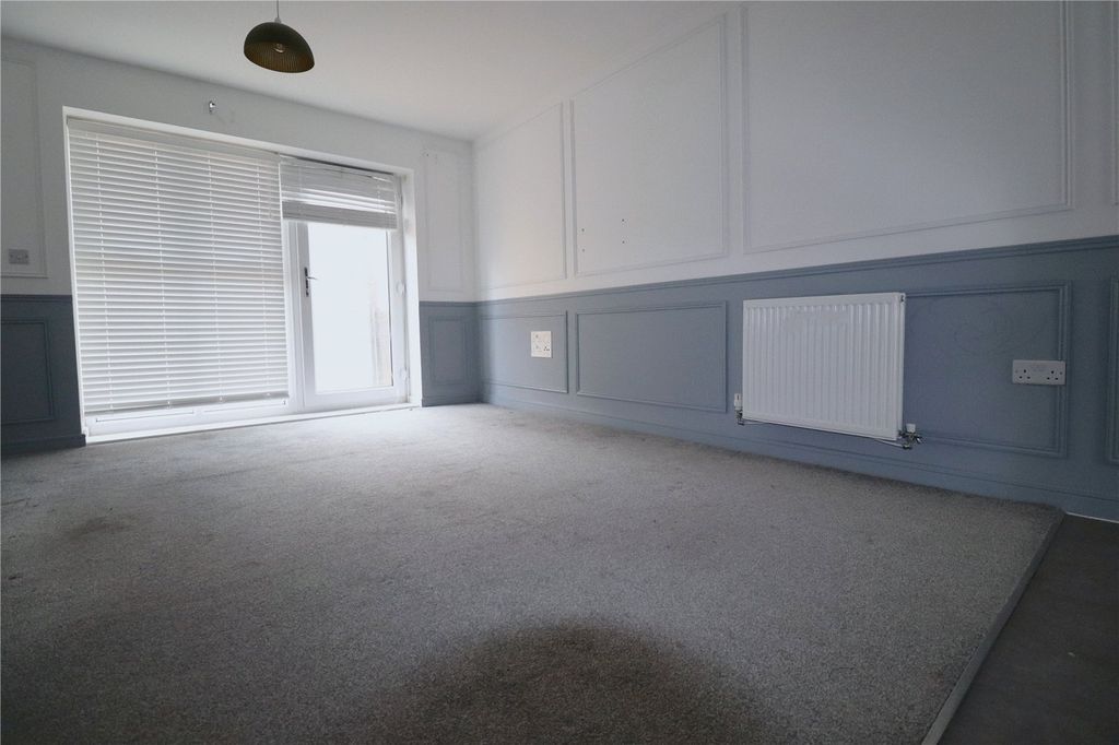 Property photo 3 of 7 Living Area