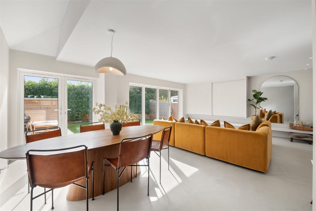 Property photo 2 of 32