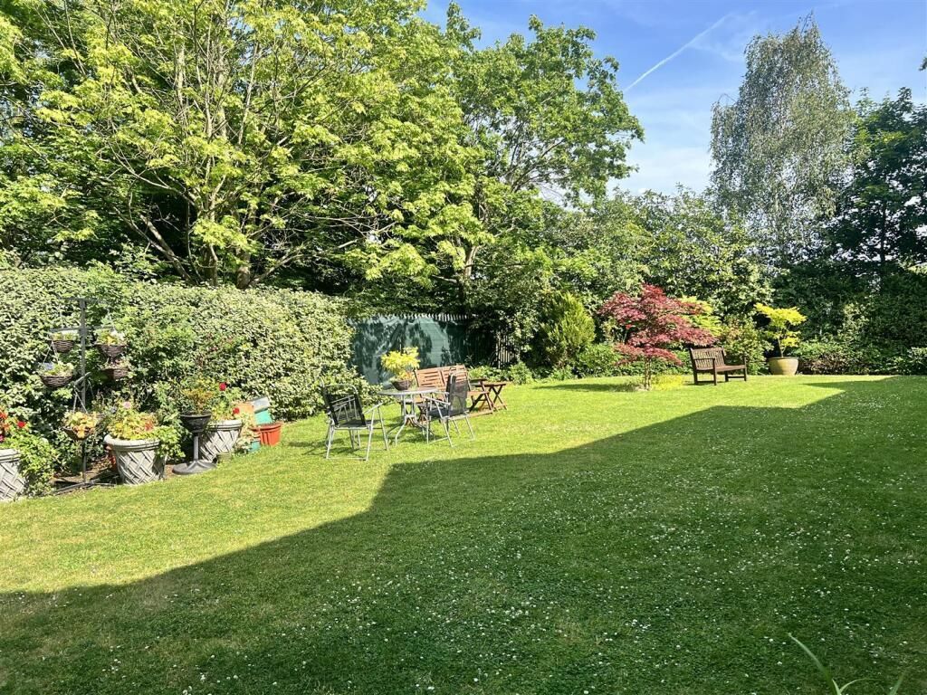 Property photo 3 of 9 Communal Gardens.Jpeg