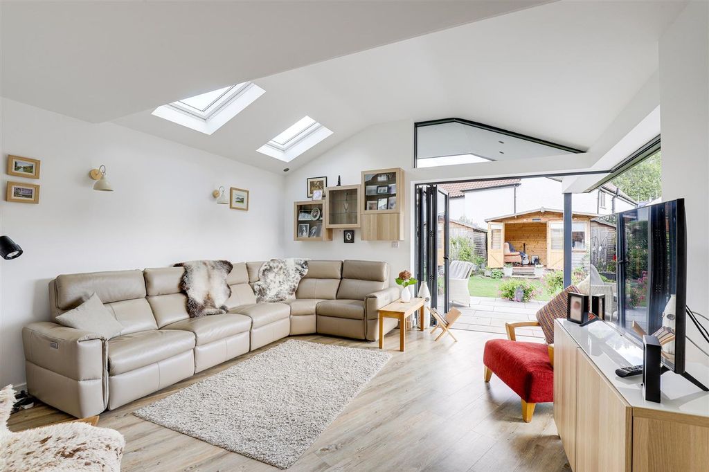 Property photo 2 of 36