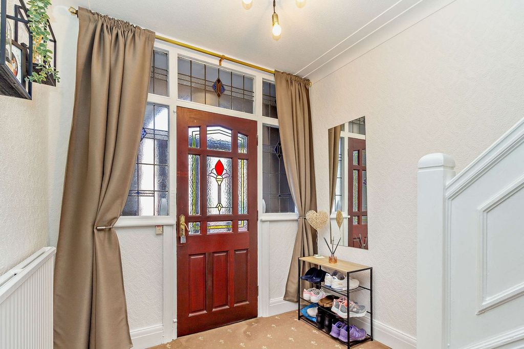 Property photo 2 of 30