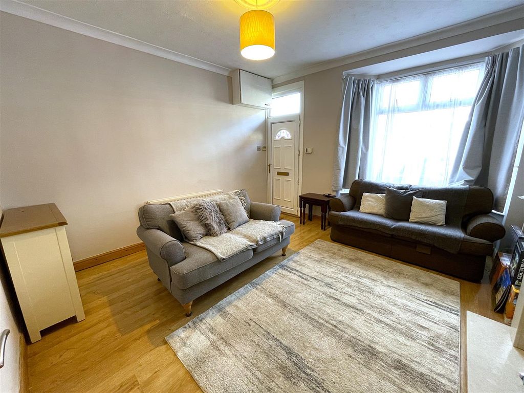 Property photo 3 of 12 Lounge