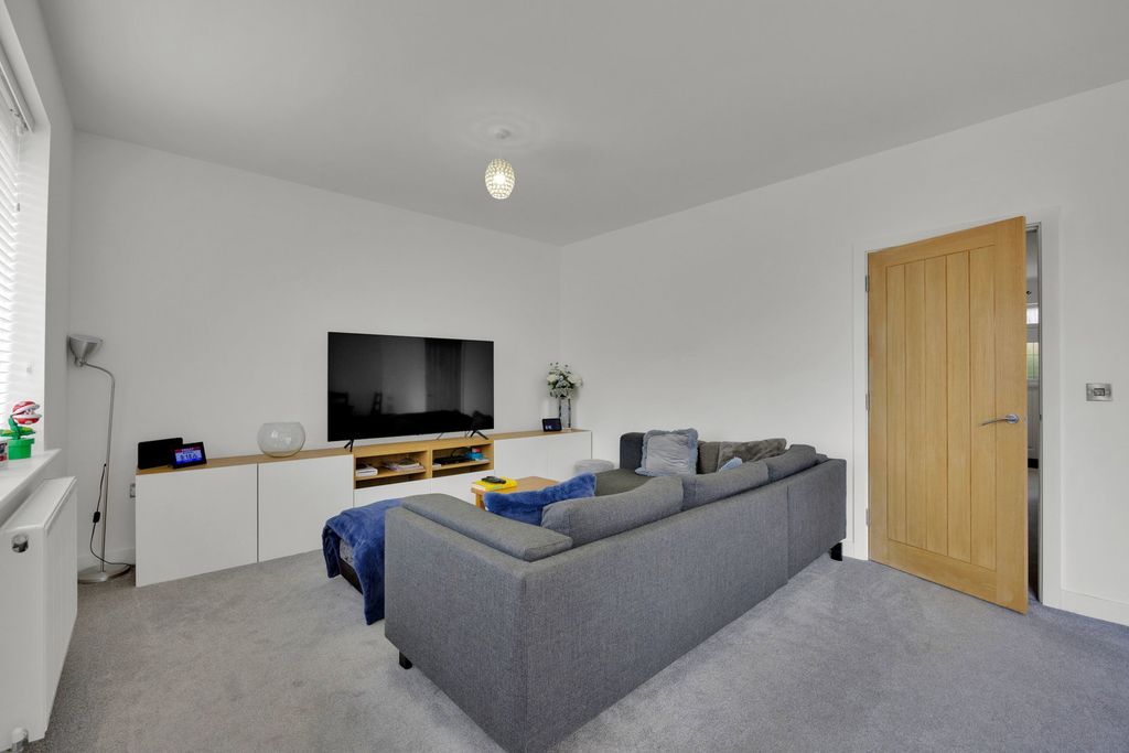 Property photo 3 of 23