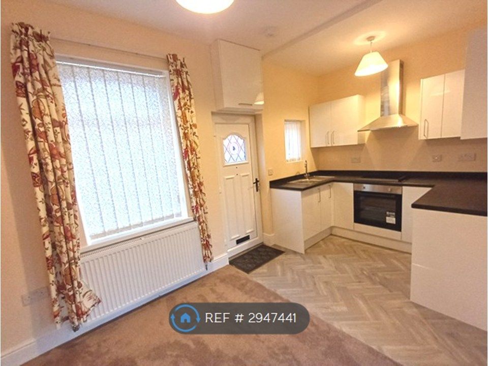Property photo 2 of 6 Kitchen