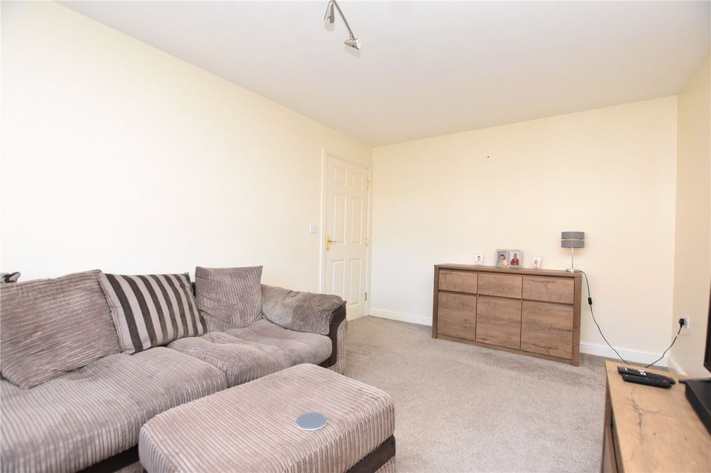 Property photo 2 of 9 Picture No. 23