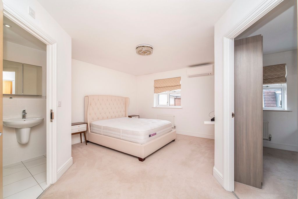 Property photo 3 of 17 Pbox-Img.Jpg