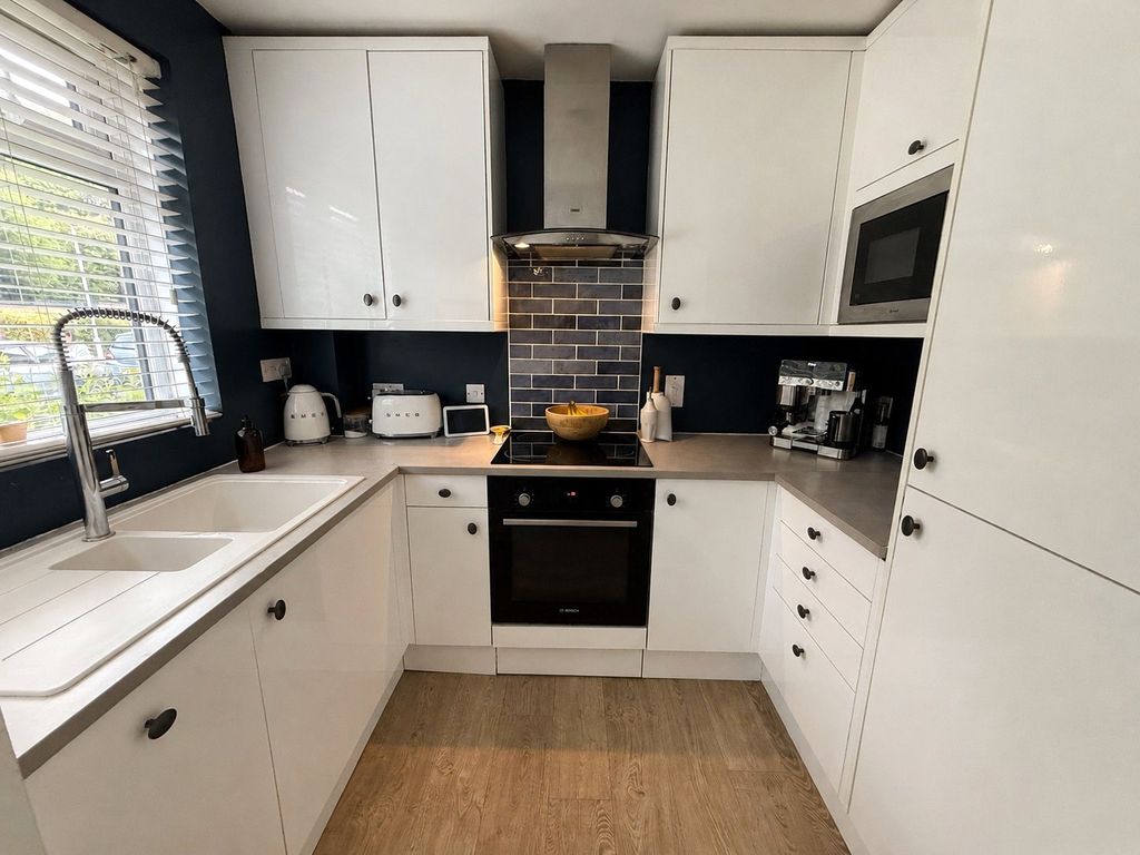 Property photo 3 of 14 Kitchen