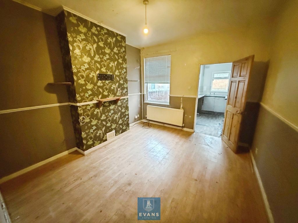 Property photo 3 of 8 Dining Room