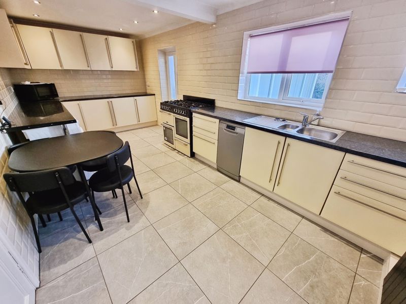 Property photo 3 of 9 Photo 7