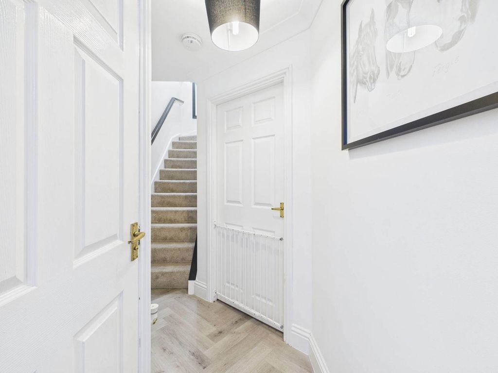 Property photo 2 of 25