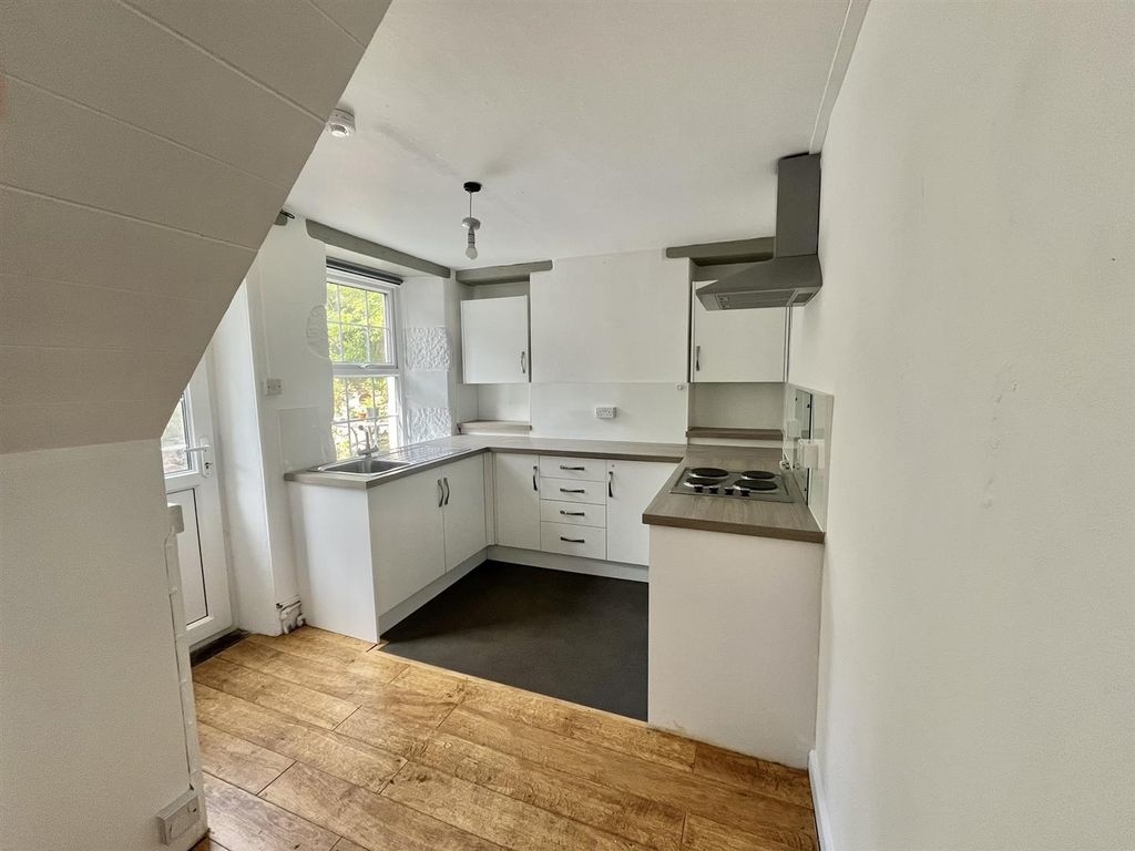 Property photo 3 of 20 Kitchen