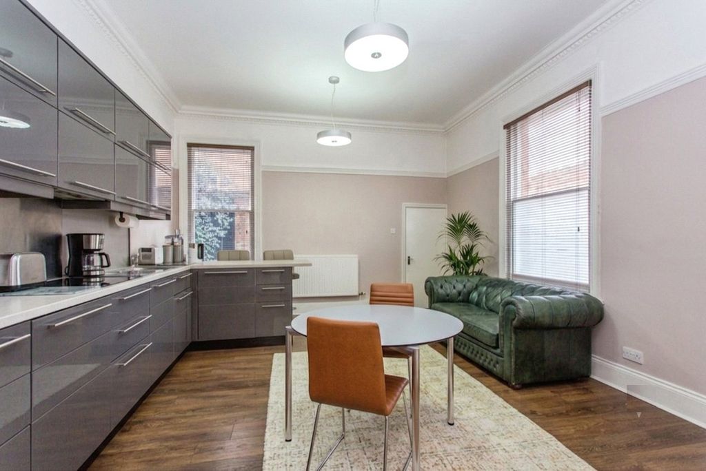Property photo 3 of 29 Dining Kitchen