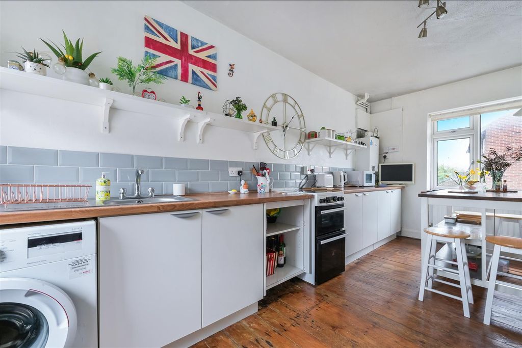 Property photo 2 of 15 High Street (8).Jpg