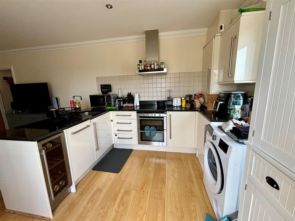 Property photo 3 of 7 Kitchen.Jpg