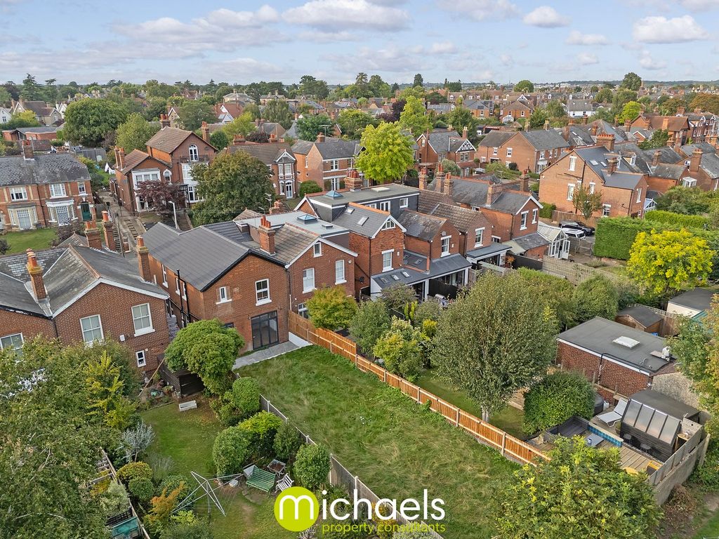 Property photo 2 of 31