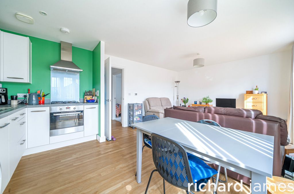 Property photo 3 of 12 F013Ae3A53084064A3486E192B5Bb972