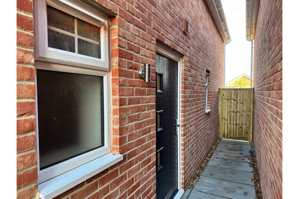 Property photo 3 of 25 Entrance