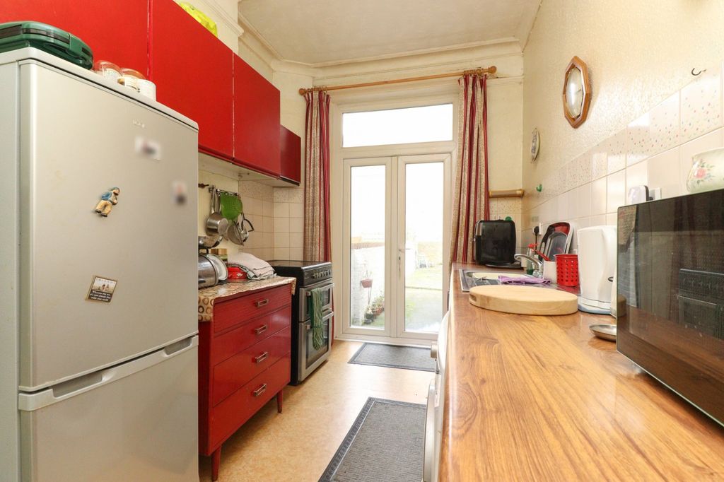 Property photo 3 of 8 Picture 3