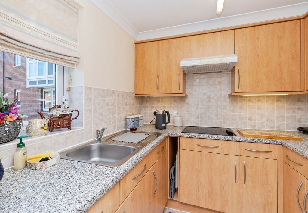 Property photo 1 of 17 Kitchen