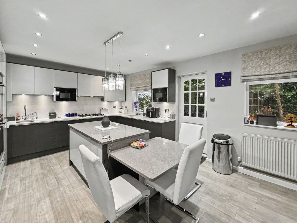 Property photo 2 of 35