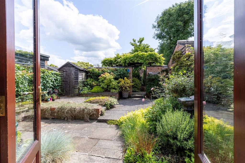 Property photo 3 of 19 108Hospitalstreet-15.Jpg