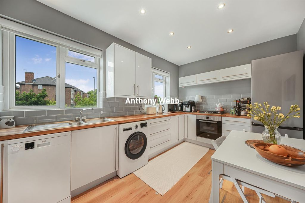 Property photo 2 of 14 Kitchen
