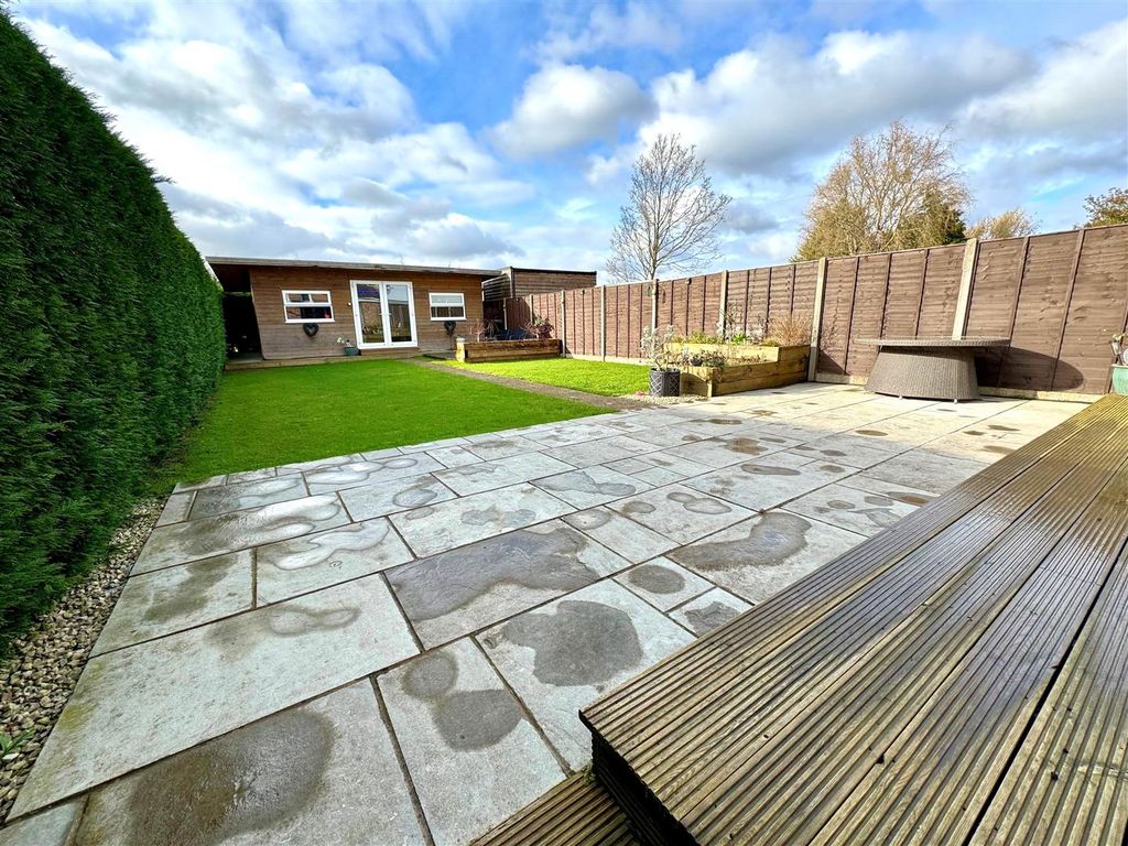 Property photo 3 of 17 Garden 3.Jpg