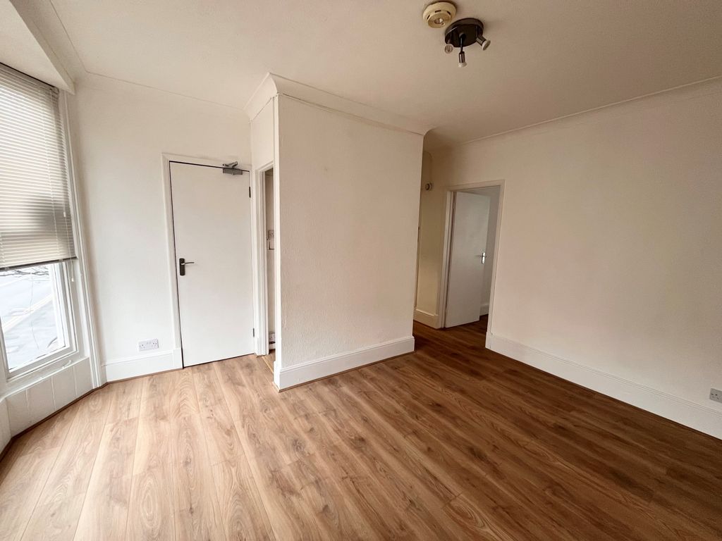 Property photo 3 of 9 Gallery