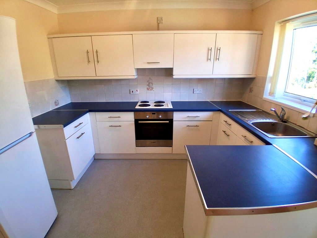 Property photo 3 of 6 Kitchen