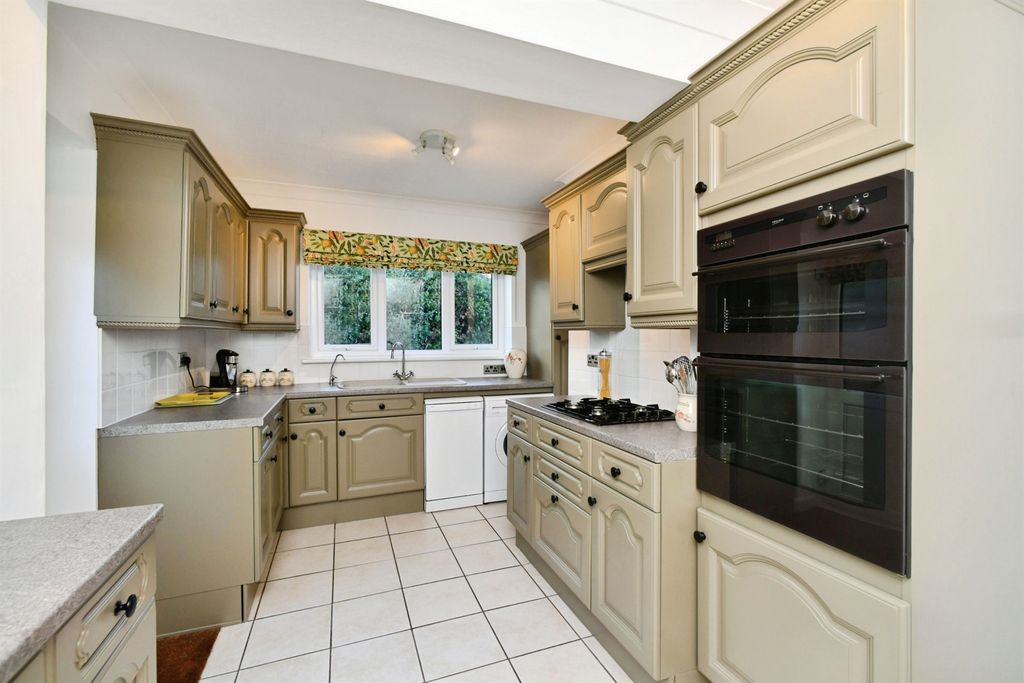 Property photo 3 of 19