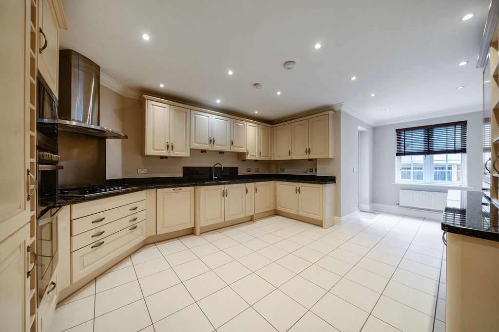 Property photo 2 of 18 Picture No. 06