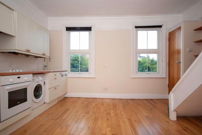 Property photo 3 of 9 Photo 8