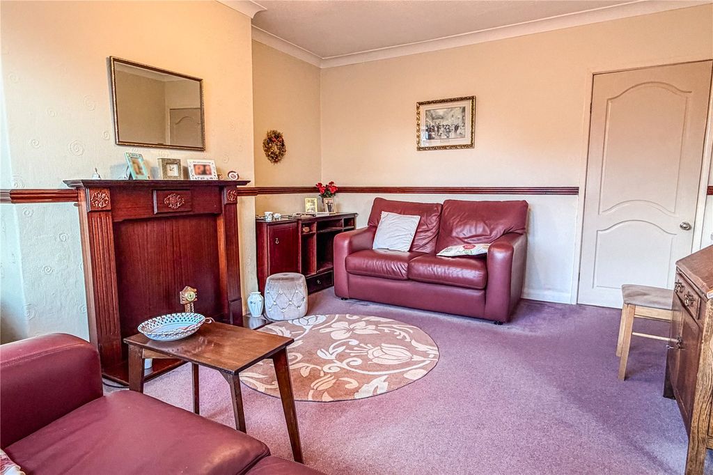 Property photo 3 of 15 Lounge