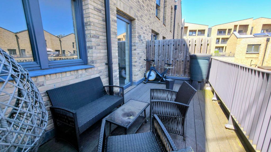 Property photo 3 of 27 Balcony